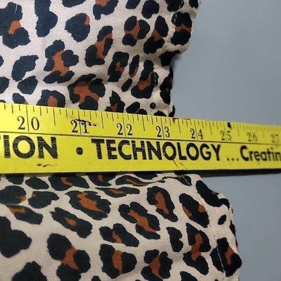 ARIZONA Animal Print Aesthetic Collared Button-Up Blouse - Picture 7 of 8